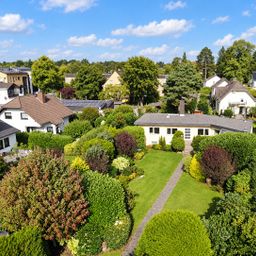 Wohnen auf einer Ebene – freistehendes Haus mit großem Garten in Siegburg