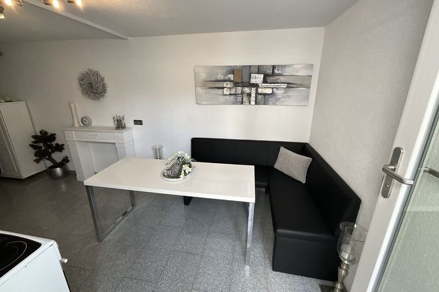 Erdgeschoss: Teil der Garage mit Übergang zur Terrasse