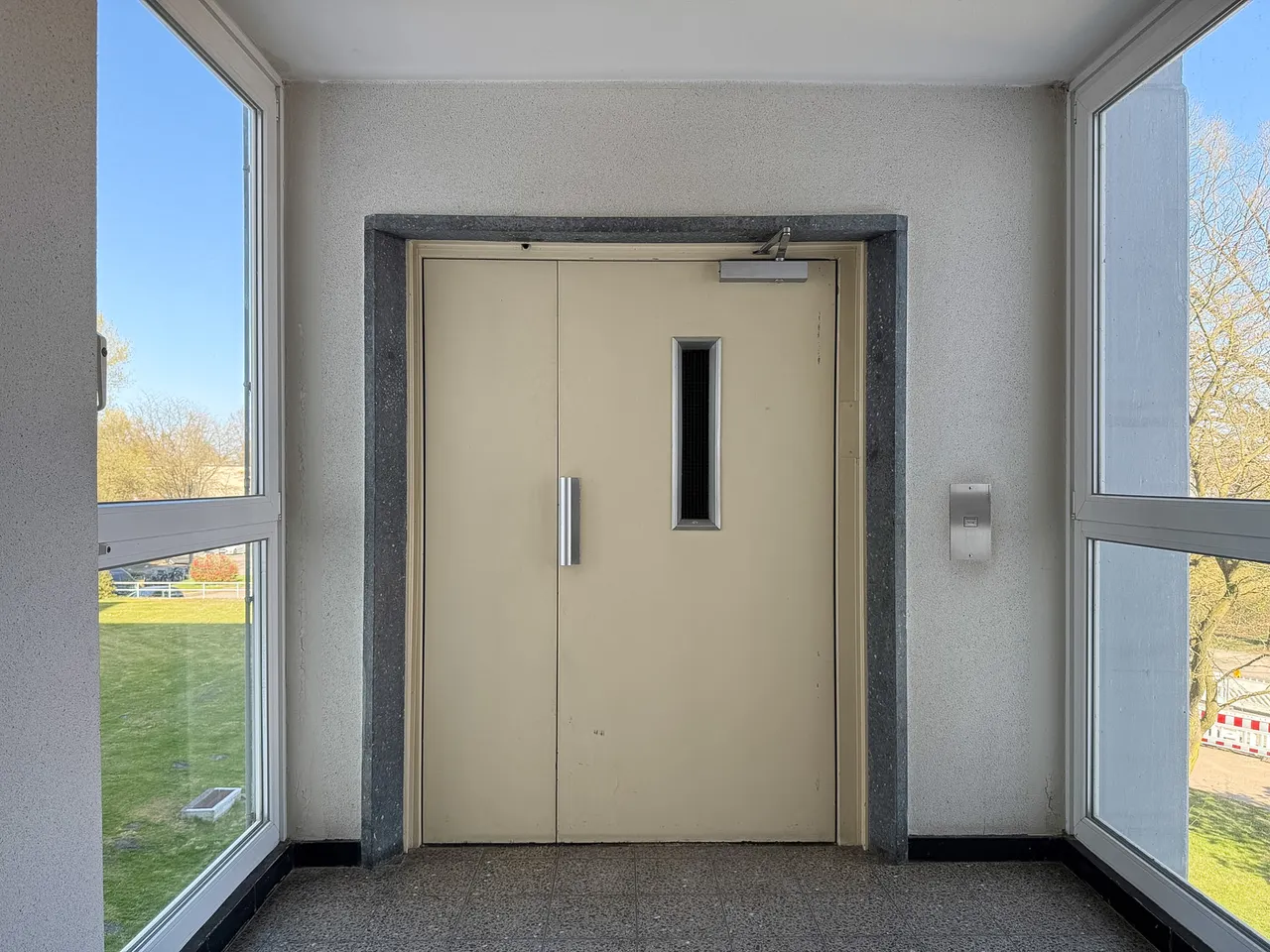 Aufzug im Treppenhaus