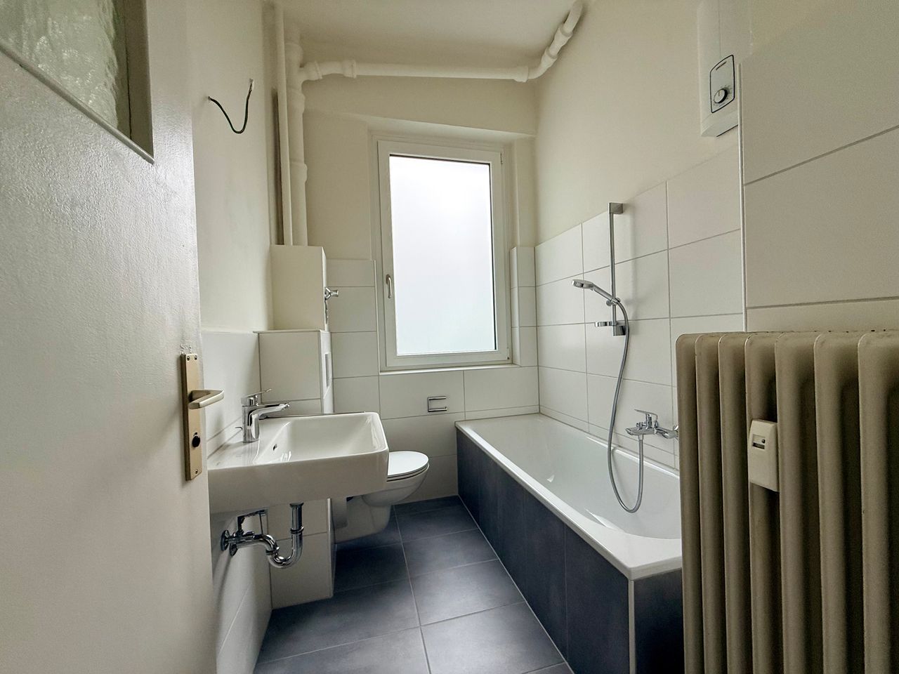 MA-Lindenhof – Erstbezug nach Sanierung! 2 ZKB-Wohnung - Photo 2