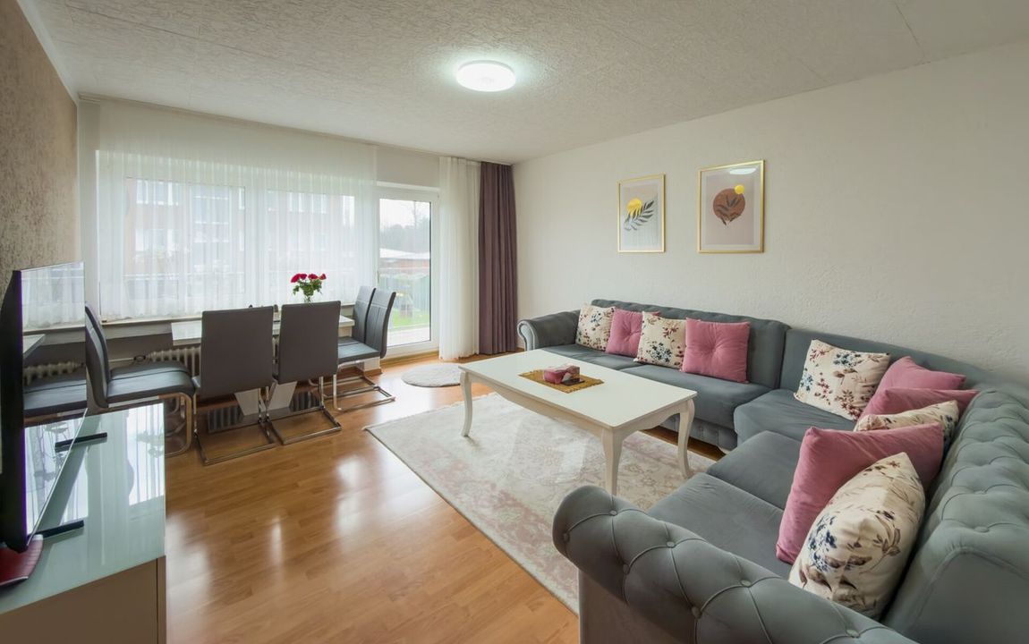 Wohlfühlfaktor garantiert: 4-Zimmer 1. OG mit Balkon & flexibler Raumaufteilung