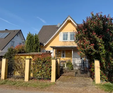 Hennef-Eulenberg! Freistehendes Einfamilienhaus im Grünen mit atemberaubender Fernsicht