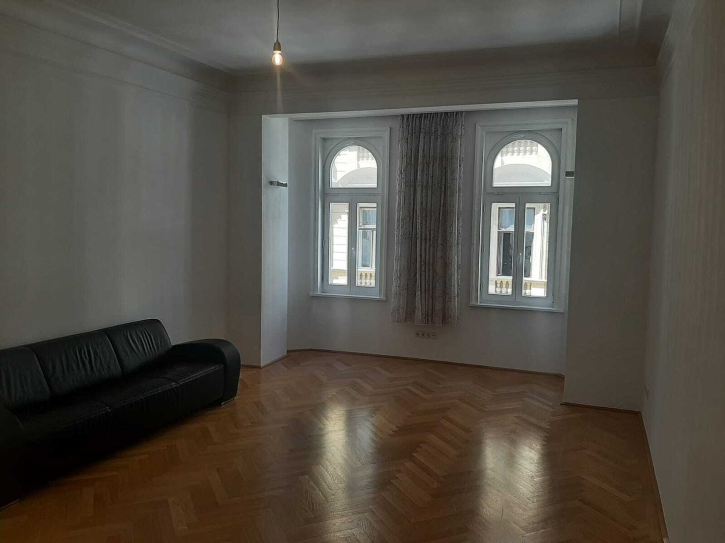 MARIAHILFERSTRASSE-NÄHE/ U-BAHN! Topsanierte 92 m2 Stilaltbaumiete, 3 getrennte Zimmer, Einbauküche, Gesamtmiete 1.990,--