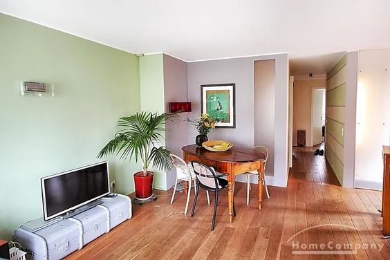 Ostend 8064742 –
Stilvolle Wohnung mit Blick auf den Main