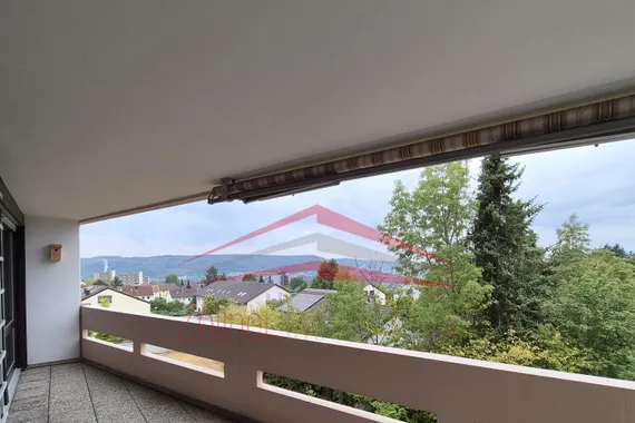 Großzügige 3-Zimmer-Wohnung mit überdachtem Balkon, zwei Bädern und TG-Stellplatz in Aalen