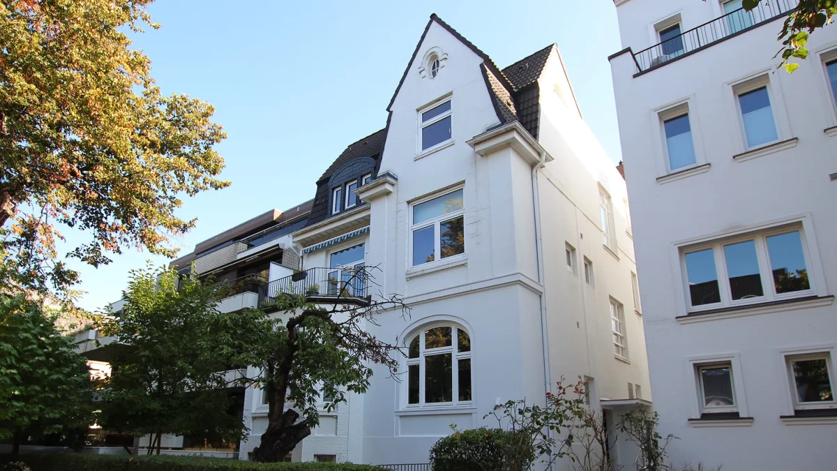 hero-stadtvilla-hamburg Weiße Stadtvilla im Altbaustil in Hamburg