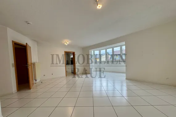 SCHÖNE WOHNUNG MIT TERRASSE UND GARTEN SOWIE TG-STELLPLATZ - SOFORT FREI