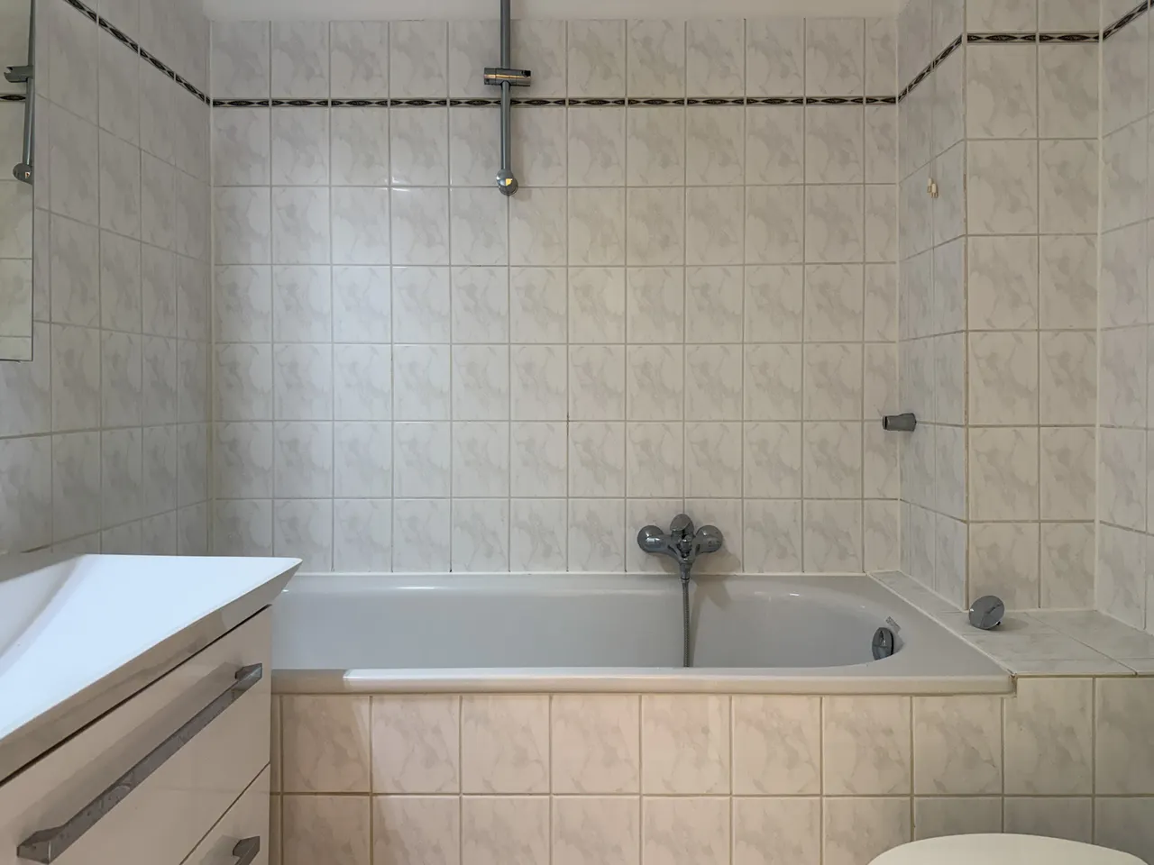 Helles Bad mit Wanne