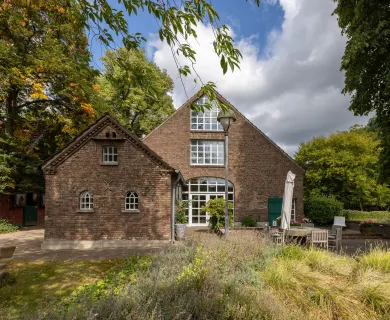 Repräsentatives Landhaus mit Reitplatz zu verkaufen