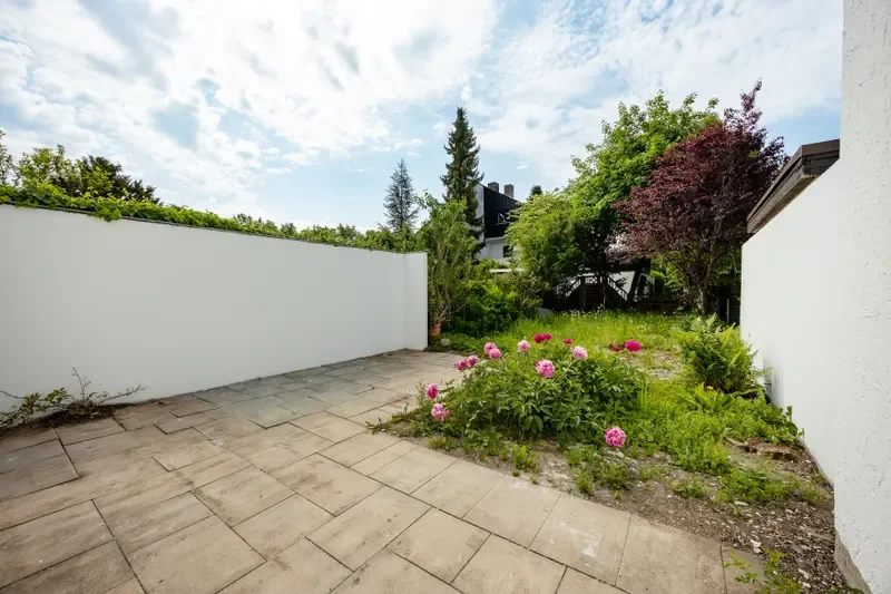Terrasse mit Gartenblick