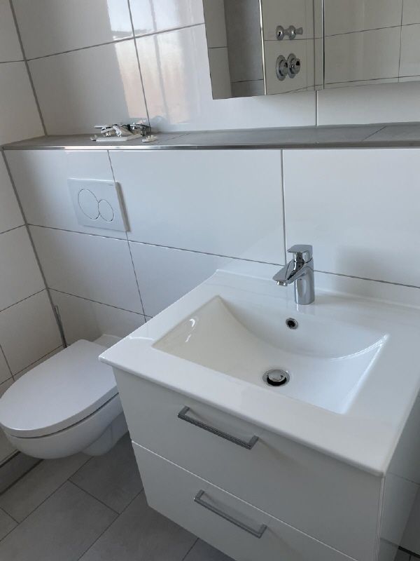 Frisch renovierte Maisonettenwohnung mit Küche in bester Neukirchen-Vluyn - Photo 5
