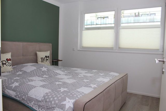 Schlafzimmer 1