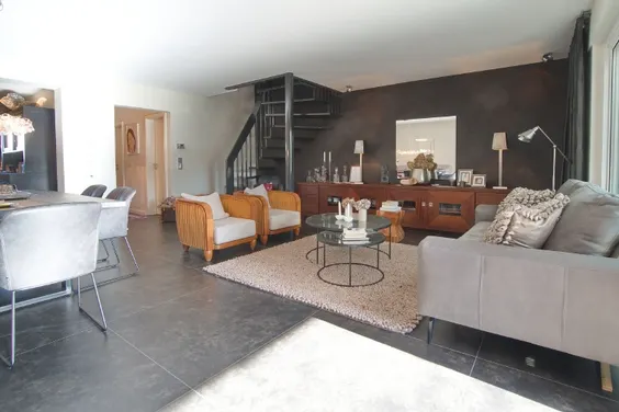 Exclusive end terrace house with conservatory, compact garden and garage, with high quality fittings and furnishings throughout