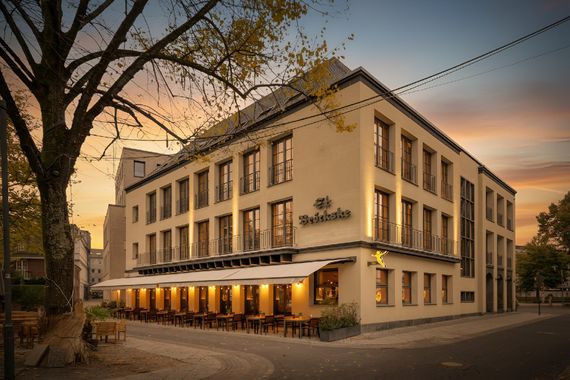 BEGEHRTE BÜROFLÄCHE IM NEUBAU MIT BLICK IN PARK ZU MIETEN!