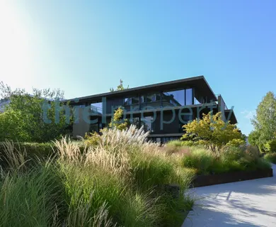 Lakeside Penthouse Living – Just Minutes from Zurich