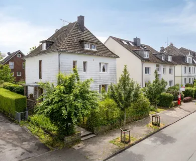 Zwei-/Dreifamilienhaus mit idyllischem Garten in Ratingen-Ost