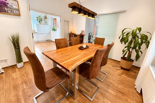 Esszimmer mit direkter Küchenanbindung