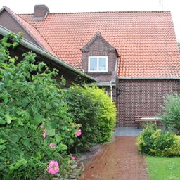 Resthof mit imposantem Wohnhaus

und gepflegten Wirtschaftsgebäuden

auf großzügigem Grundstück