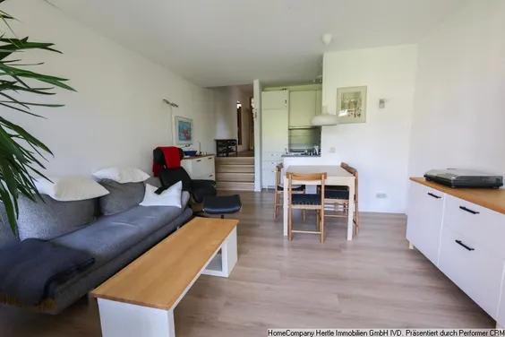 Freundlich und angenehm möbliert mit TG-Stellplatz für 3-6 Monate in toller Lage der Oberau, Freiburg