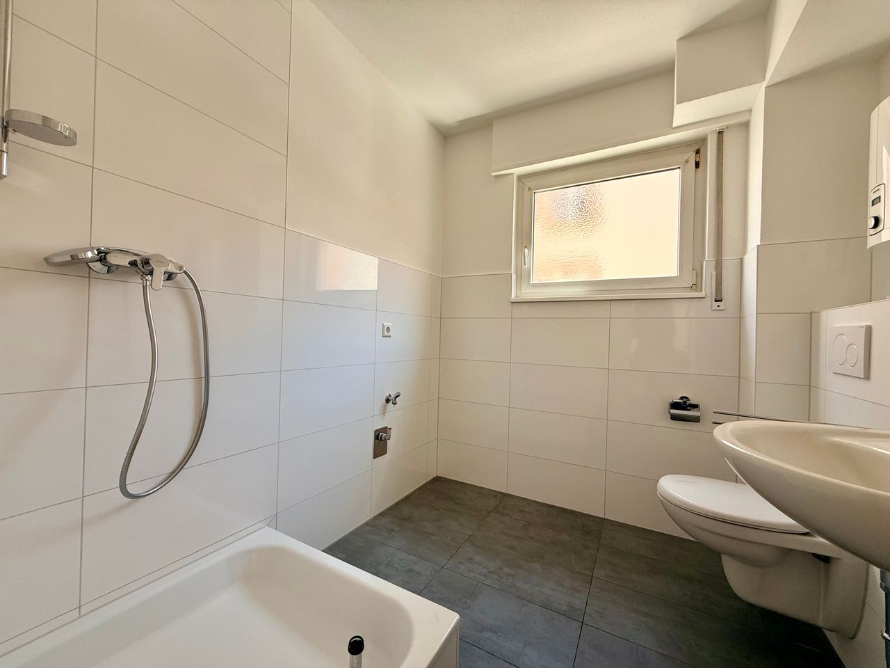 Neckarstadt Ost – Erstbezug nach Sanierung 1ZKD/Balkon Wohnung - Photo 2