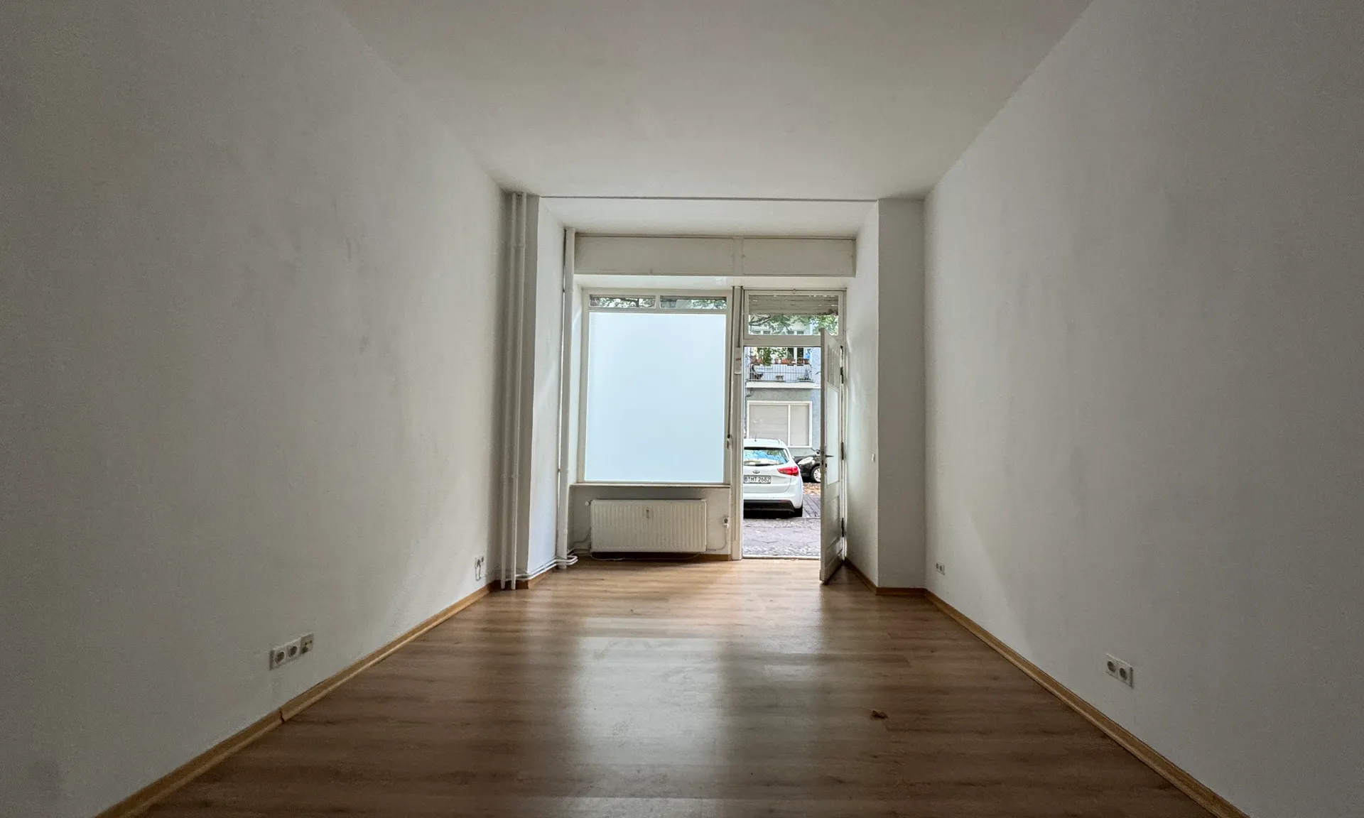 Kompaktes Gewerbe mit Schaufenster !