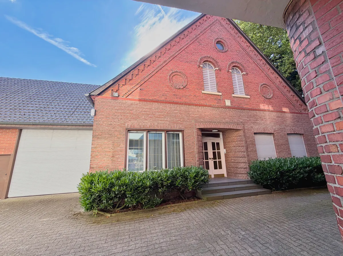 Hinteres Gebäude Frontansicht