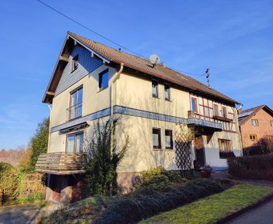 Ein-/Zweifamilienhaus mit großem Grundstück in idyllischer Ortsrandlage zwischen Altenkirchen und Hamm/Sieg!