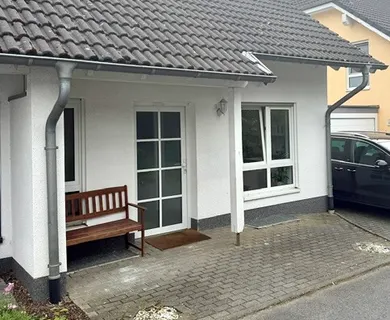 Großzügige, helle Doppelhaushälfte mit Garage in bevorzugter Wohnlage mit Blick ins Grüne