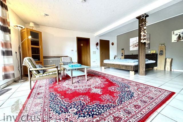 Lichtdurchflutetes Schlafzimmer