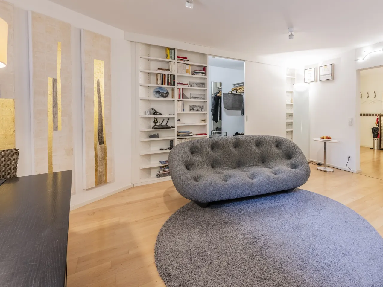Blick zum Garderobenschrank