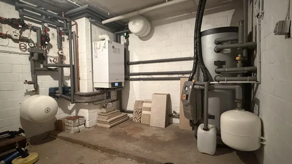 Die Gasbrennwerttherme mit Warmwasserspeicher