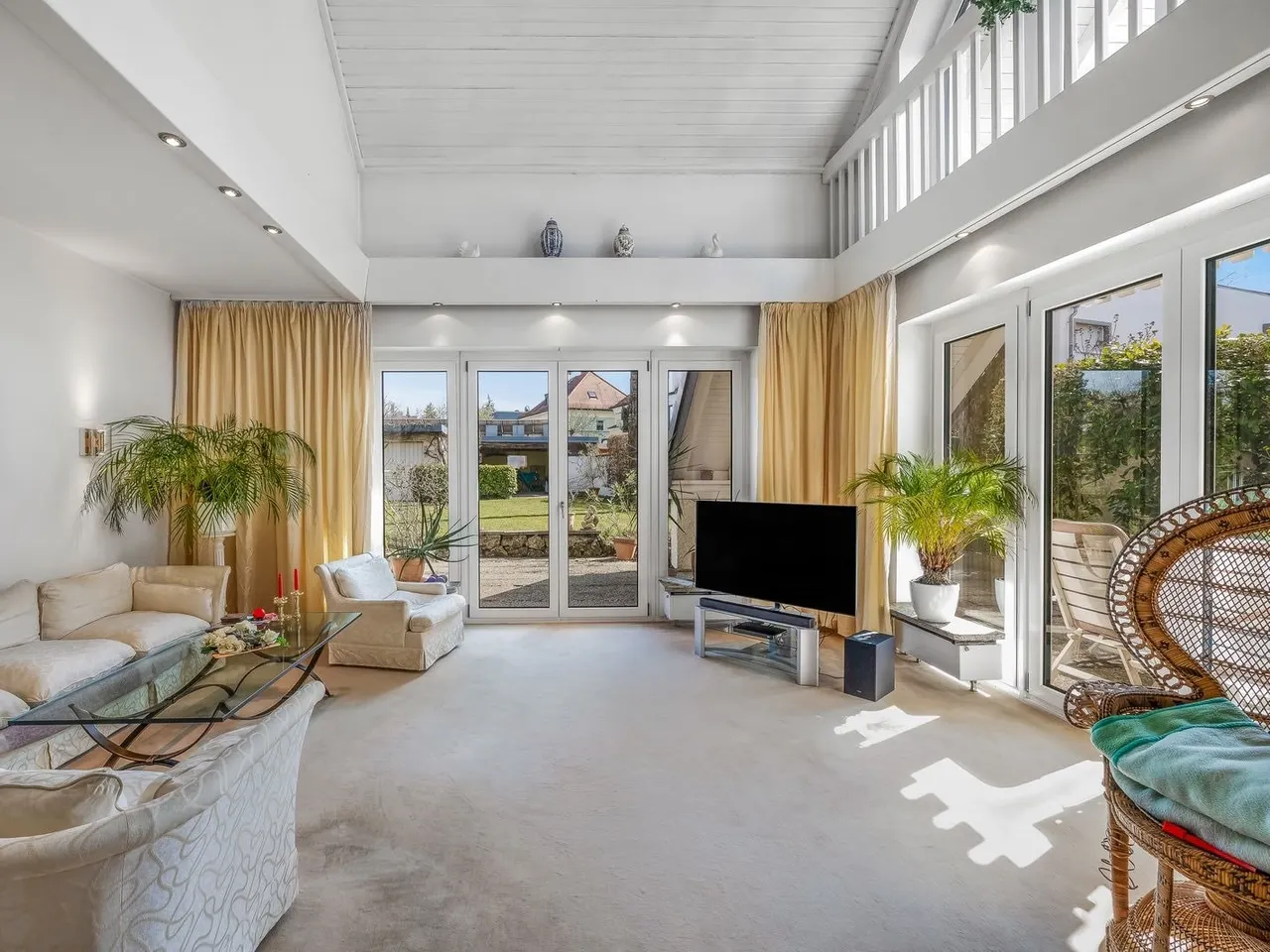 Wohnbereich mit Blick in den Garten