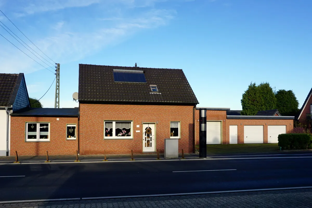 Hausfront Titelblatt