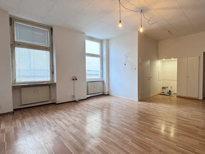 Provisionsfreie Gewerbefläche im Steglitzer Hinterhof !