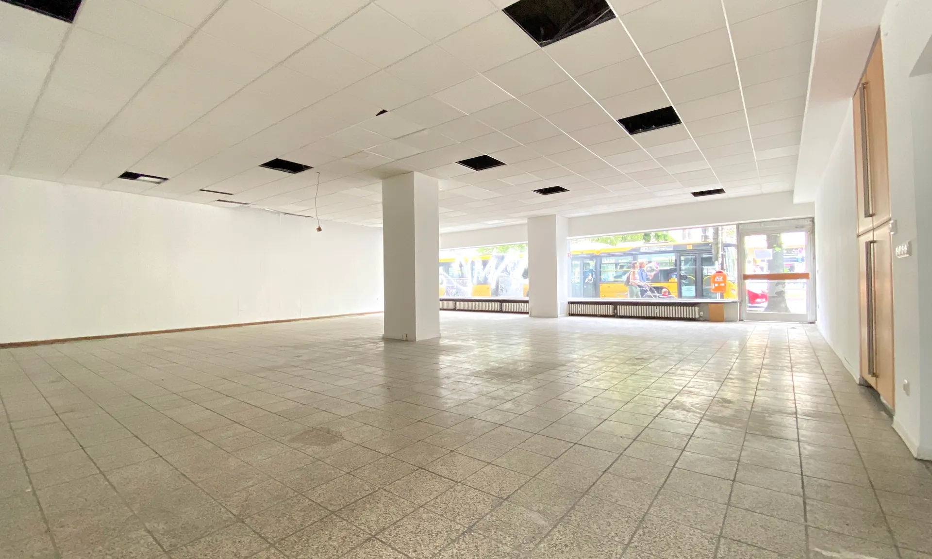 Vielseitig Nutzbares Gewerbe mir großzügiger Schaufensterfront !