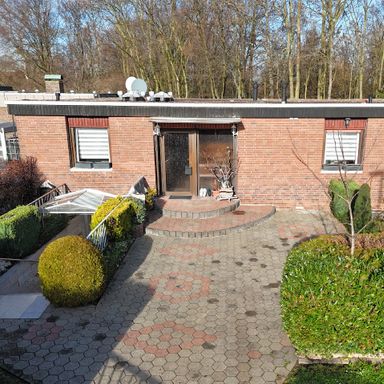 Raumwunder ! Hier ist Platz für alle im Zweifamilienhaus im Neusser Süden