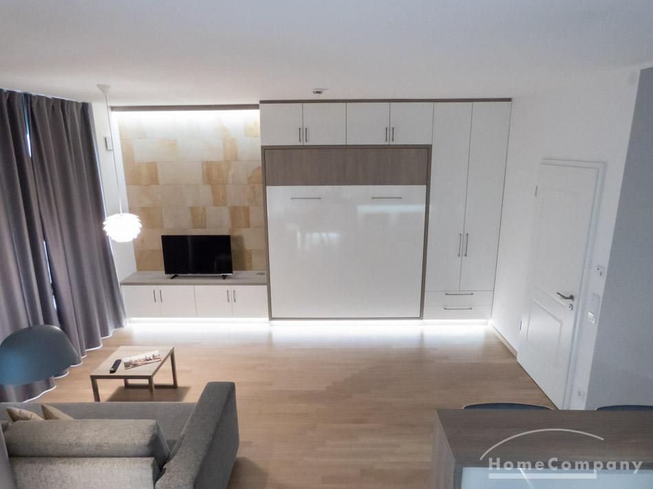 Wohnraum mit Wandbett als Doppelbett