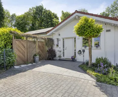 Energetisch saniertes Traumhaus mit großem Garten in Düsseldorf-Ludenberg