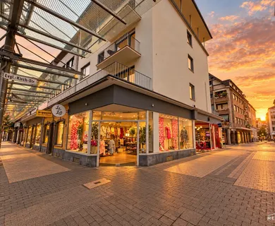 GROSSZÜGIGE 4-ZIMMER-WOHNUNG MIT 120 M² UND ZWEI TERRASSEN IN ZENTRALER LAGE VON KREFELD ZU MIETEN!