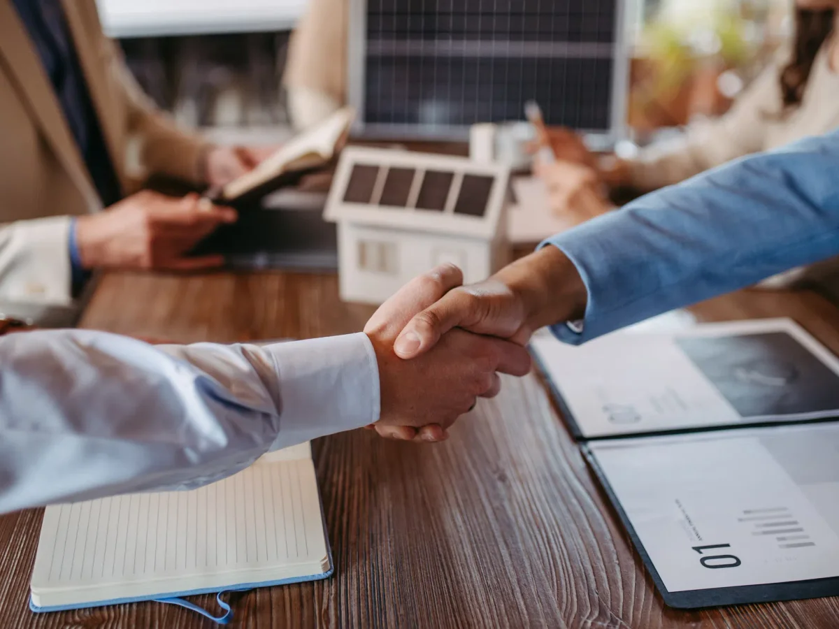 Privatverkauf vs. Makler: Was ist die beste Option für Ihren Immobilienverkauf?