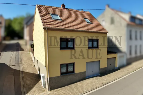 FAMILIENFREUNDLICHES, FREISTEHENDES 1 FAM.-HAUS MIT GARTEN UND 2 GARAGEN IN SULZBACH - SOFORT FREI