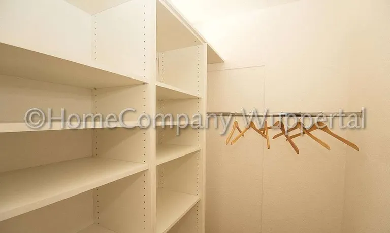 Begehbarer Kleiderschrank