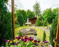 ... mit Blick in den Garten