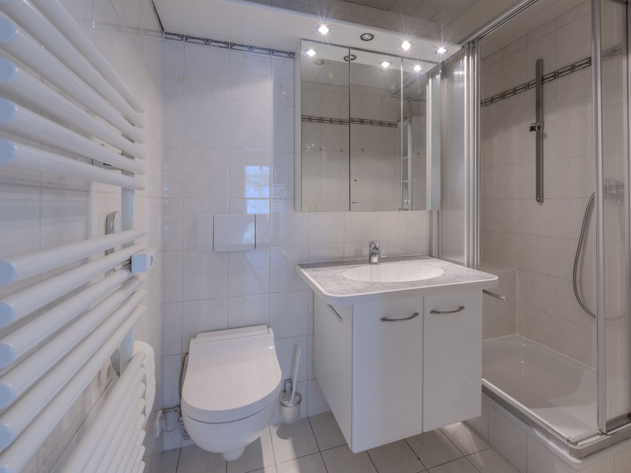 Badezimmer mit Dusche
