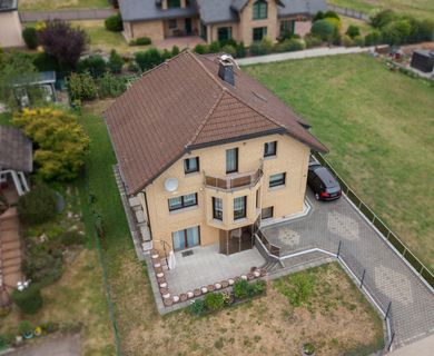 Großzügiges Landhaus mit viel Platz, gepflegtem Garten und vielseitigen Nutzungsmöglichkeiten!