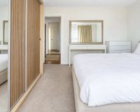 Schlafzimmer 1. OG Links