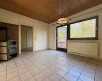 Wohnzimmer mit Zugang zur Terrasse