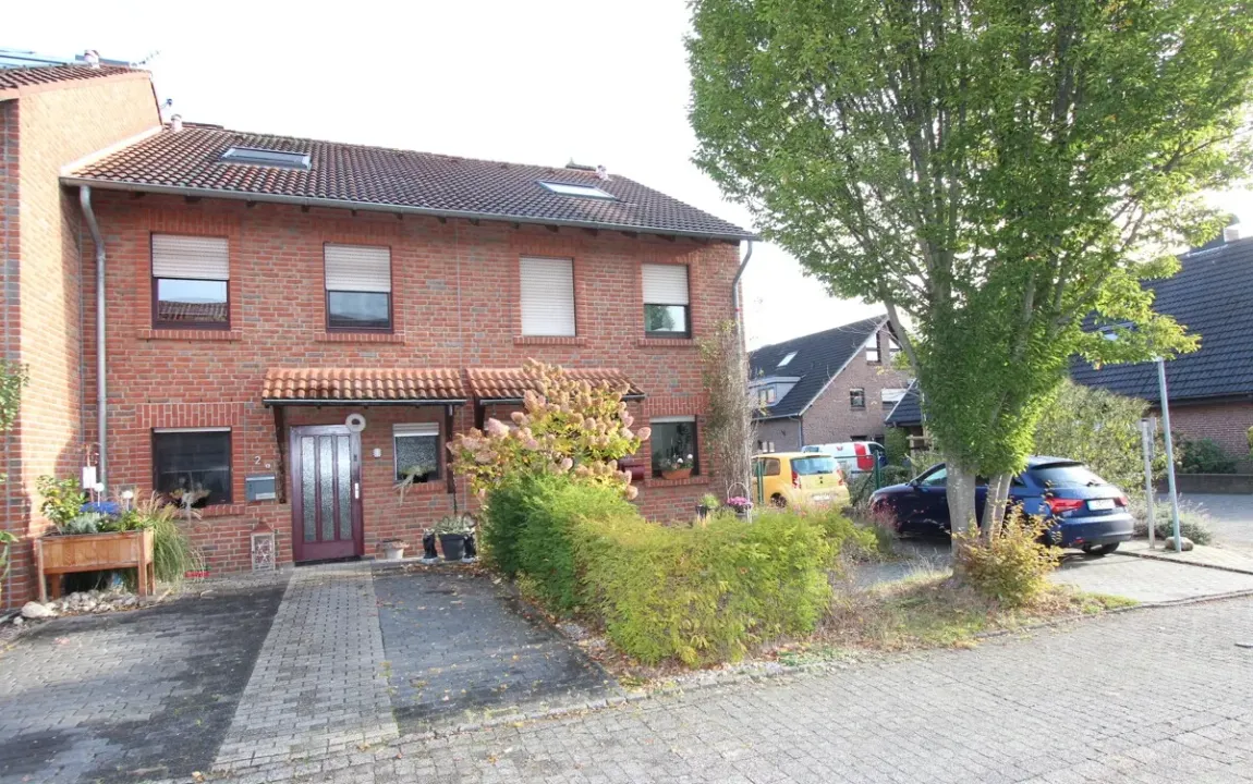 Schwalmtal-Waldniel: Reihenmittelhaus mit Garage und Stellplatz