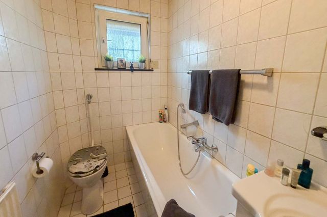 Badezimmer (EG)