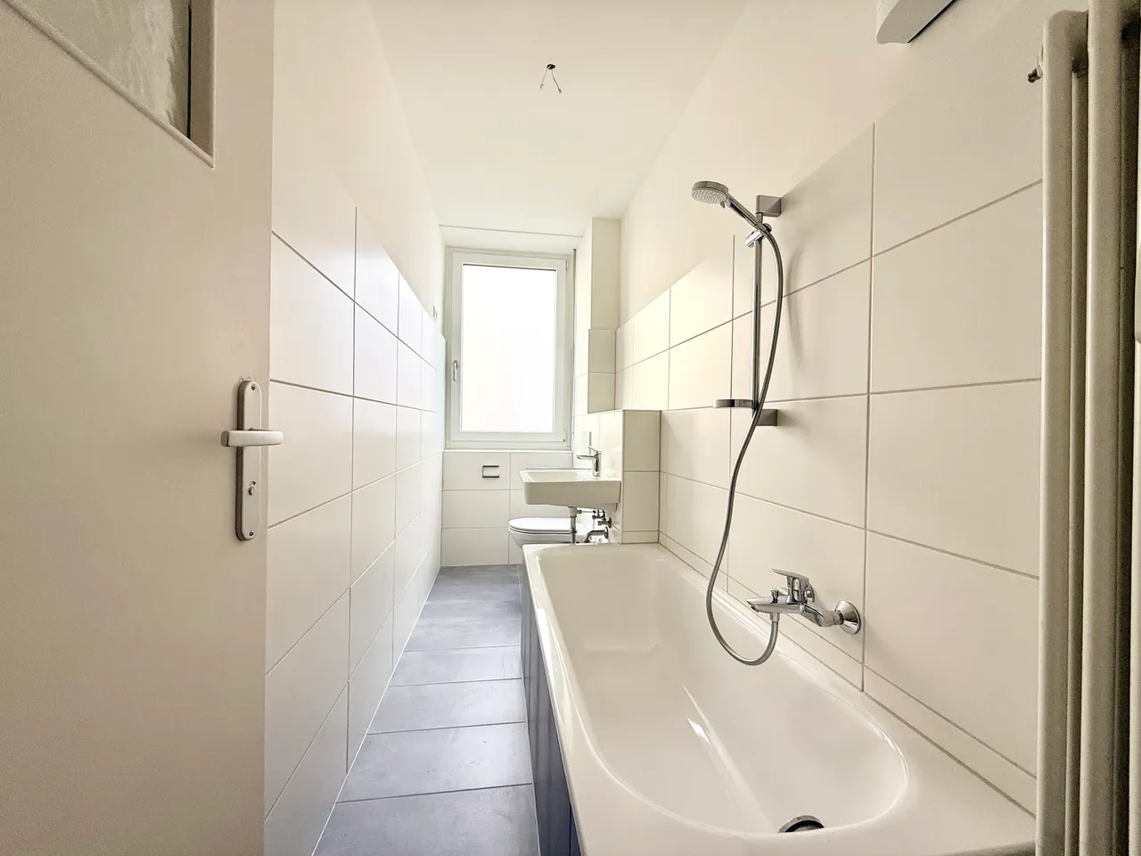 MA-Lindenhof – Erstbezug nach Sanierung! helle 3 ZKB-Wohnung mit Tageslicht Bad - Photo 2